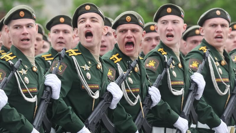 Putin wants to draft 300,000 new troops, Zelenskiy says