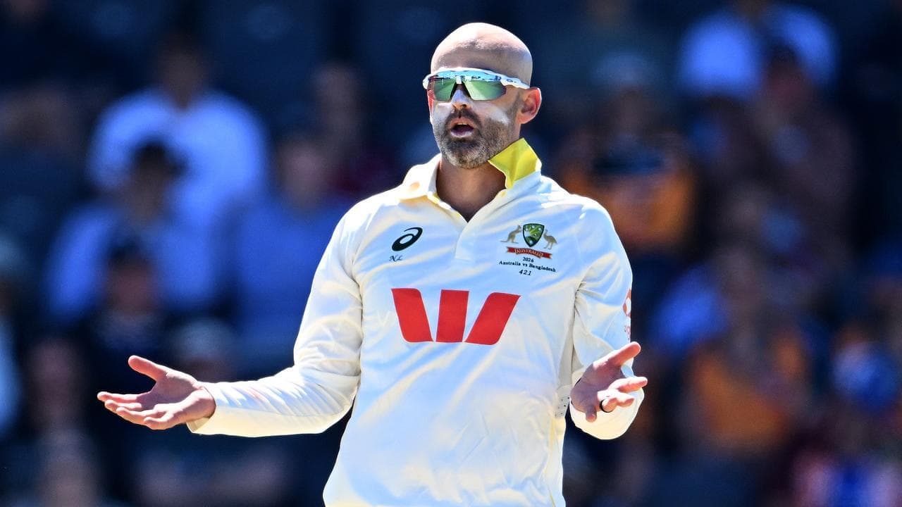 Australia keep South Africa options open on Lyon king
