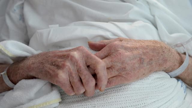 Assisted dying clause gagging doctors defended