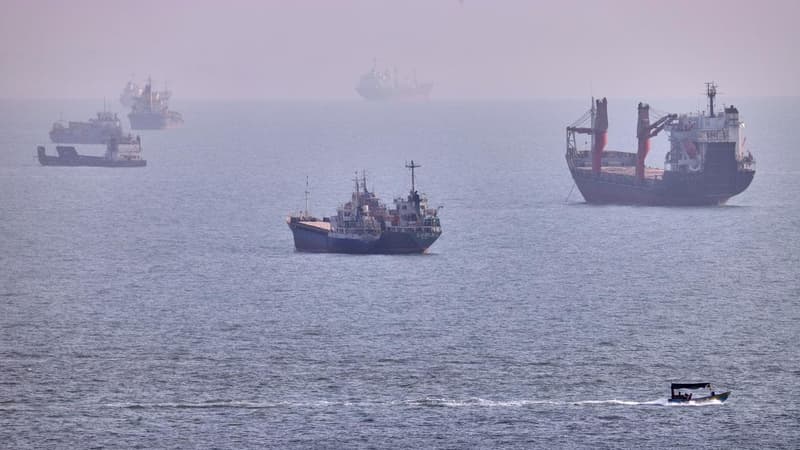 Iran and Oman discuss temporary Hormuz corridor