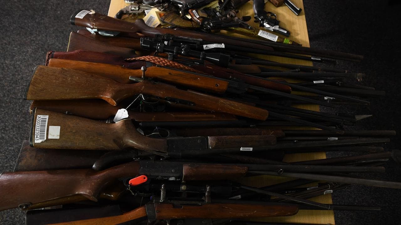 Gun licences limited to citizens in firearms overhaul
