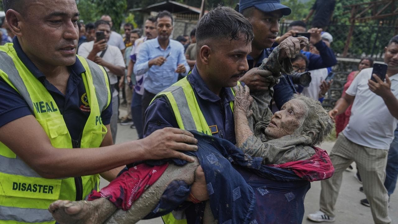 Hundreds dead, over 1000 missing after Himalayan flood