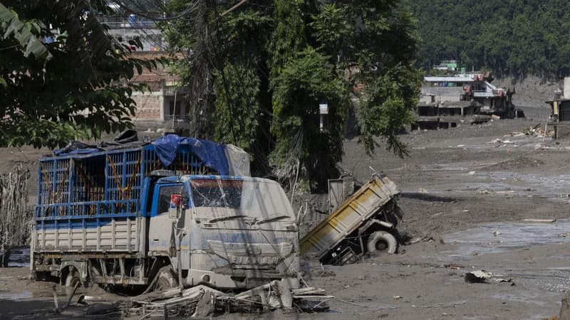 Boys among Australians missing in Nepal flood disaster