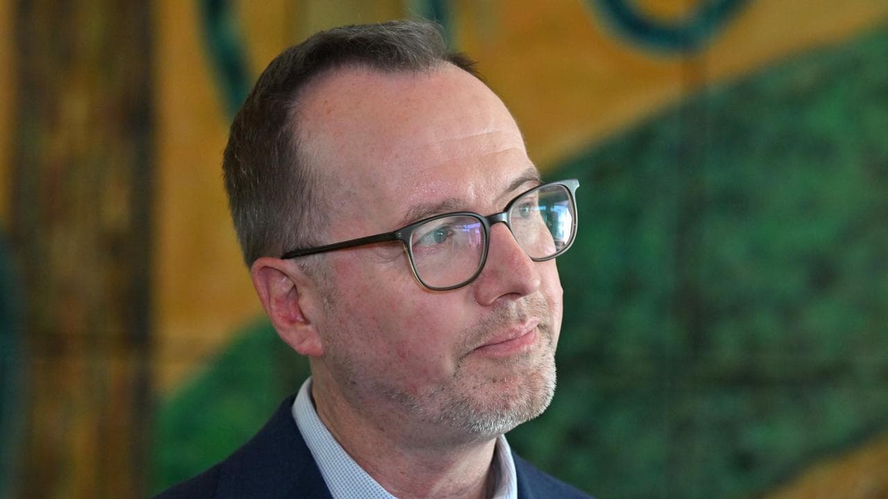 Prime minister steps in to deny refugee cuts