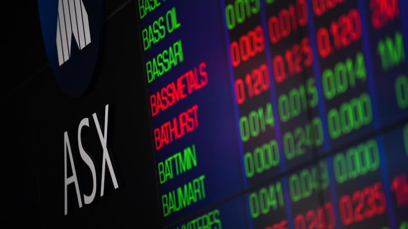 Aussie shares recover as tech, bank stocks bounce
