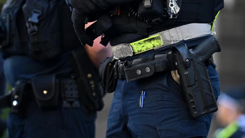 Minister defies premier on armed Jewish security group