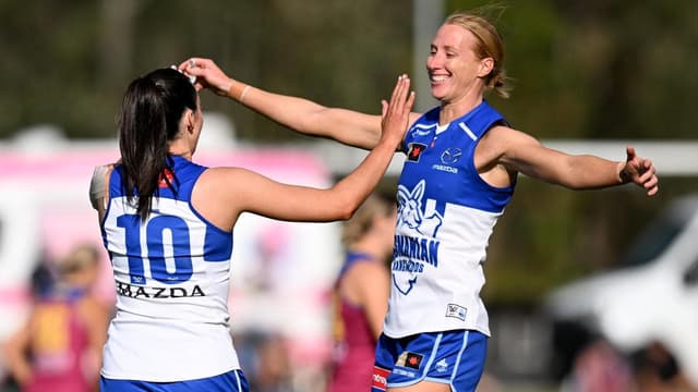 Kangaroos bounce Bulldogs, Crows open AFLW account