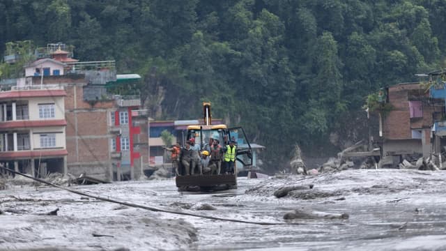 Number of Australians missing in Nepal floods rises
