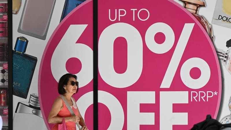 Spending slowdown sparks memories of 'retail recession'