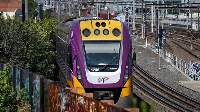 Duelling train plans as One Nation hosts pre-poll lunch
