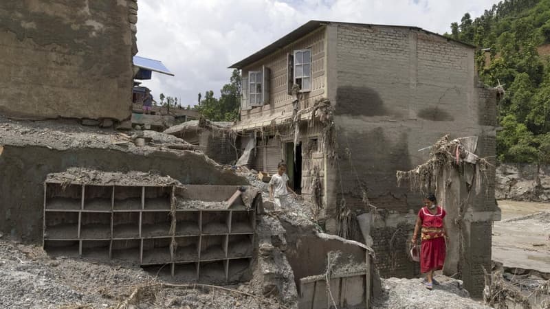 Nepal toll tops 1100 as search for missing continues
