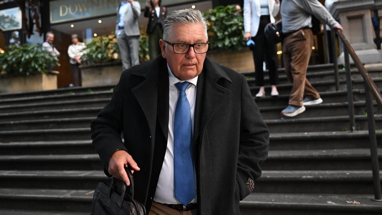 ‘Bury him’: Hadley’s explosive texts about rival Jones
