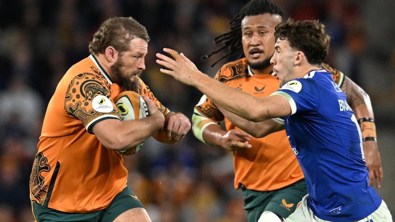 'Lucky' veteran signs on as historic World Cup beckons