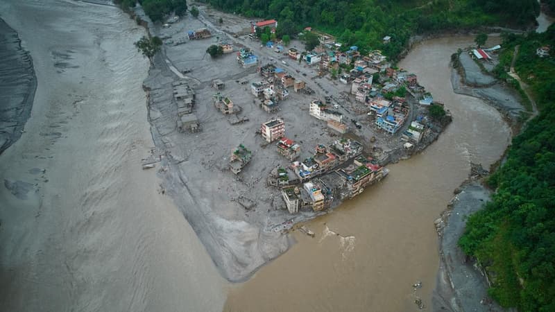 Nepal must rebuild thousands of homes, search continues