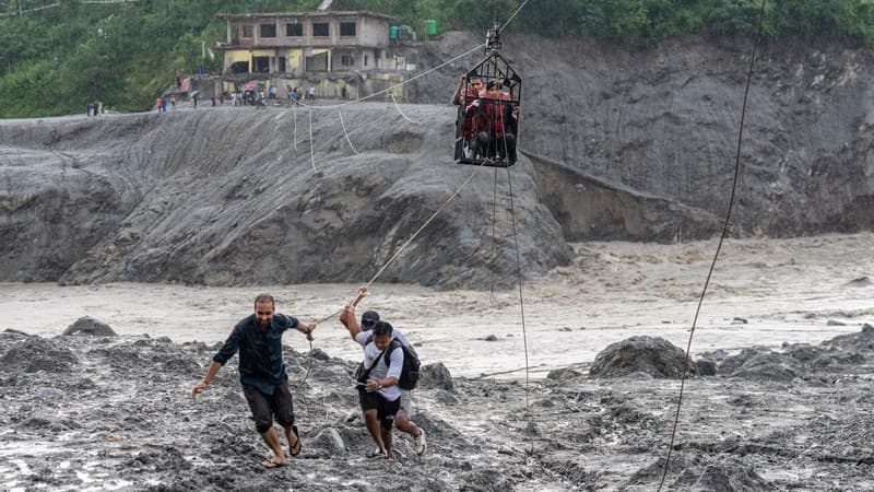 Nepal survivors' fresh test as men pulled from tunnel