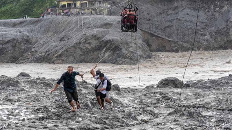 Two Australians found alive in Nepal flood disaster