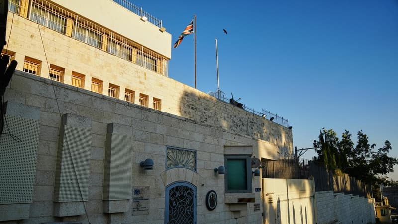 Hit with broad sanctions, Israel to close UK consulate