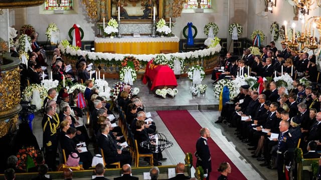 Crowds line streets as Norway lays King Harald to rest