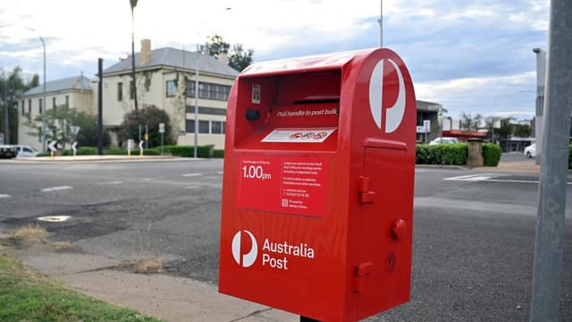 Australia Post boss denies misleading on closure plans
