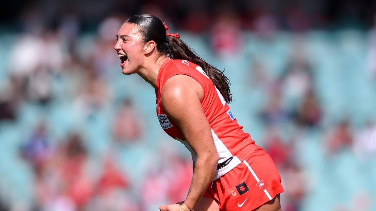 Sydney AFLW defender suffers dreaded knee injury
