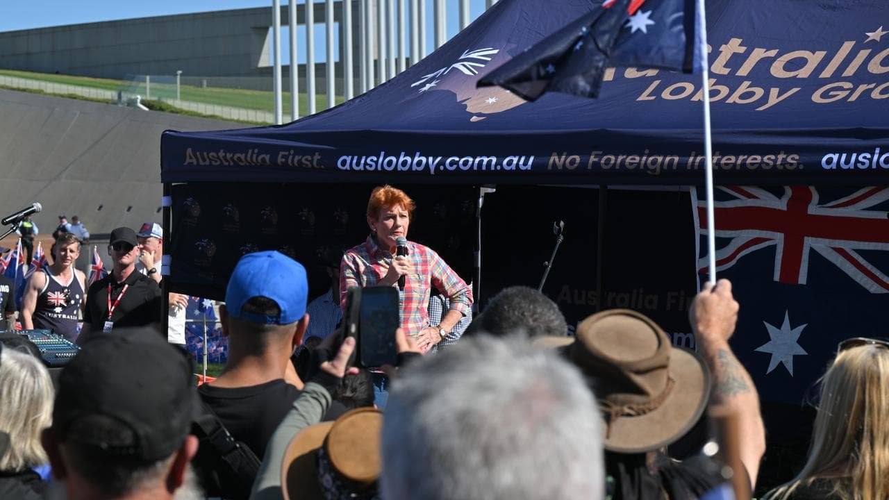 One Nation pledges to slash immigration by 750,000