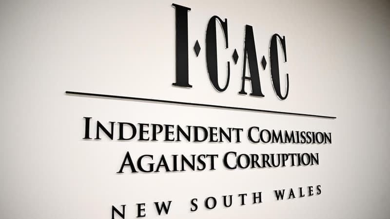Mayor alleges blackmail plot at corruption hearing
