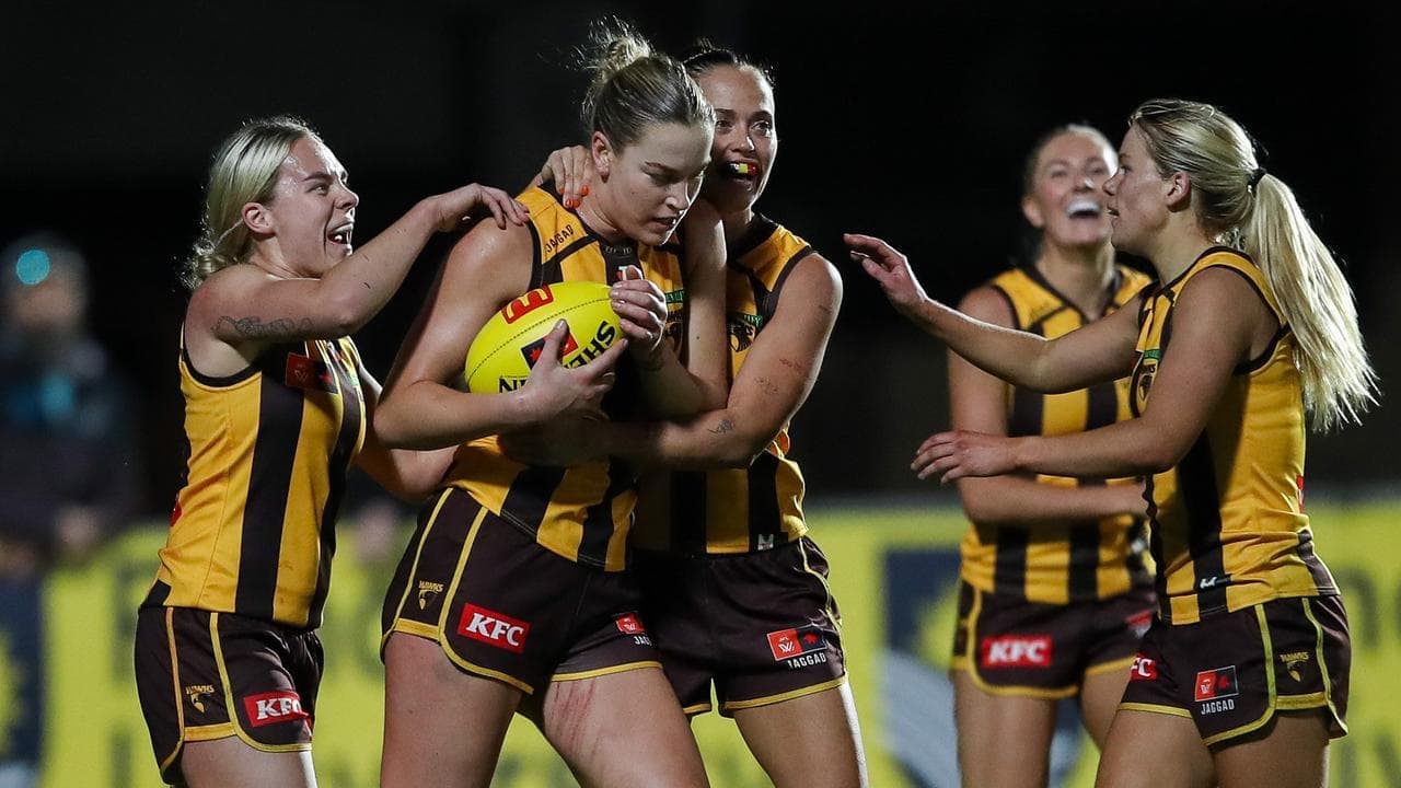 Hawks hang tough to end Kangaroos' record AFLW streak