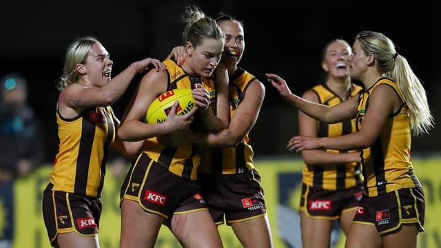 Hawks hang tough to end Kangaroos' record AFLW streak