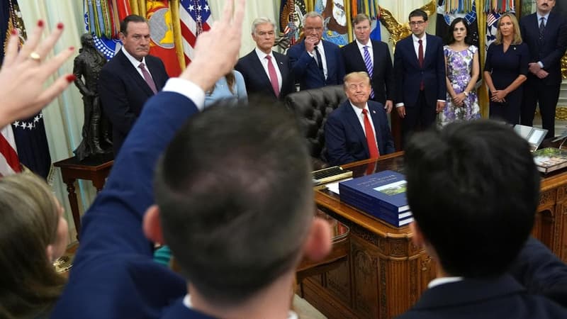 Trump bans CNN, other 'fake news' from White House