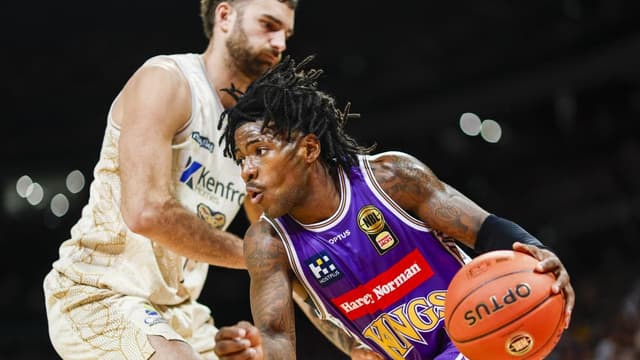 Sydney thump Cairns to launch NBL title defence