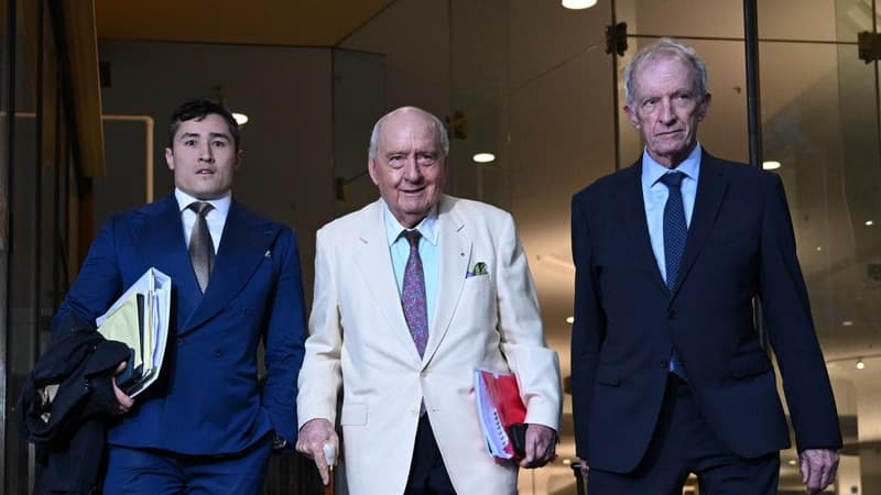 Alan Jones’s alleged teen victim withdrawn from trial