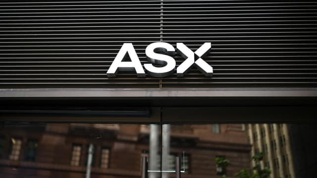 Aussie shares creep higher as tech stocks rally