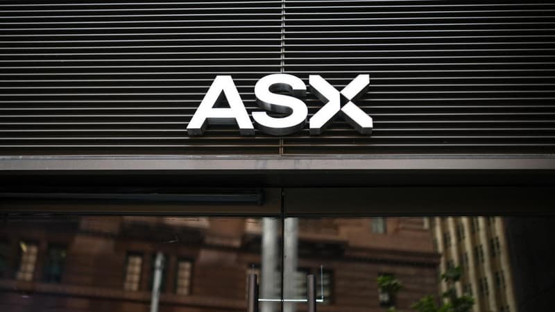 Aussie shares creep higher as tech stocks rally