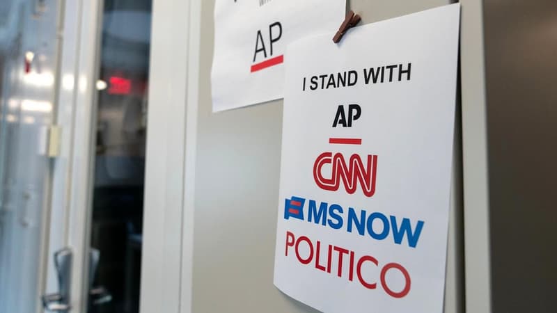 Judge blocks Trump's White House media ban