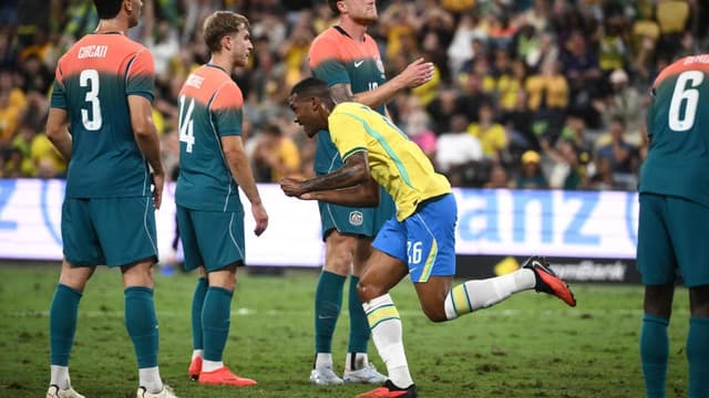 Late Brazil leveller denies Socceroos a famous victory