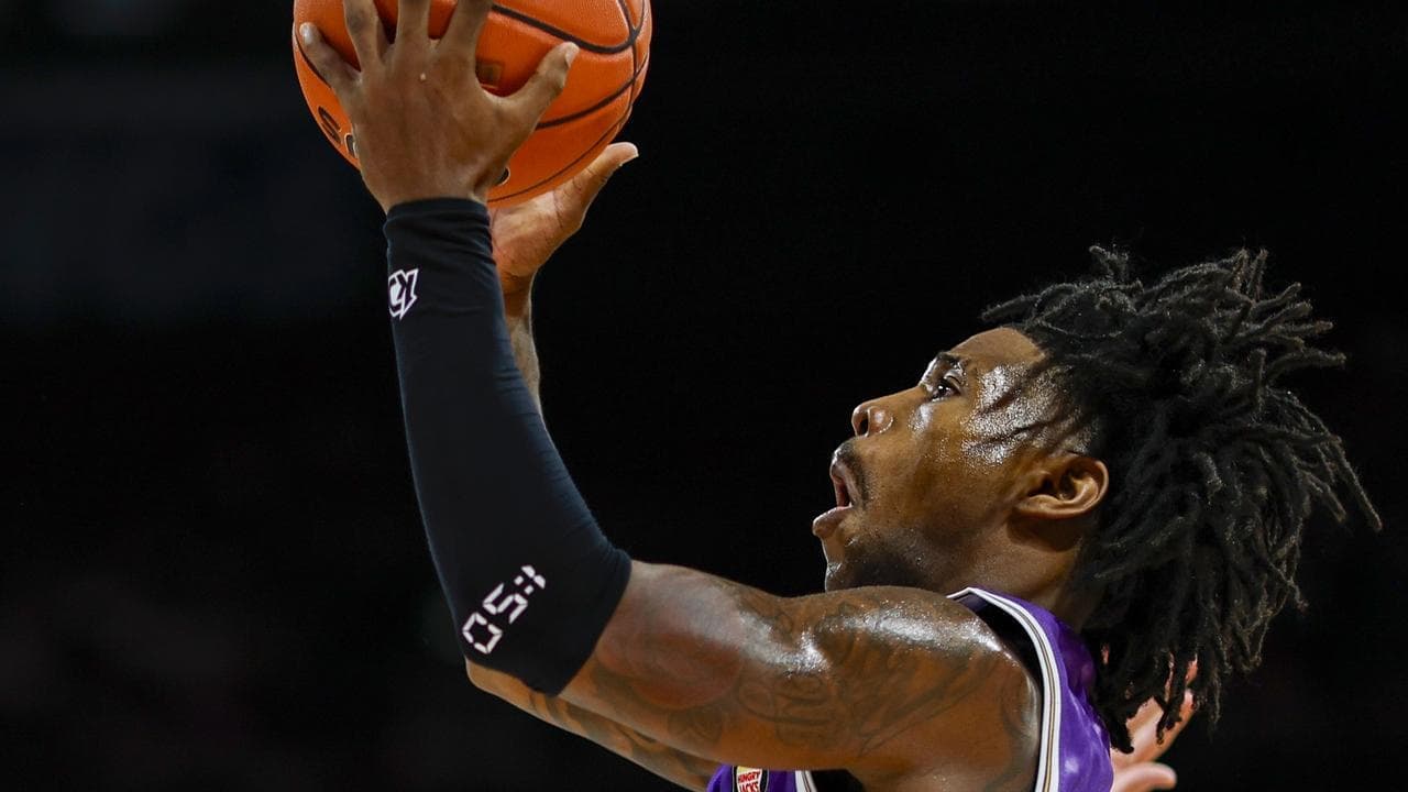 Kings run riot as Hawks' miserable start continues