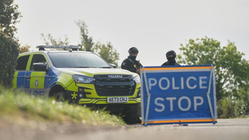 Five UK nationals held over suspected base bomb plot