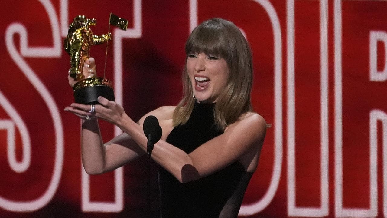 Taylor Swift lands top trophy at MTV Video Music Awards