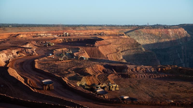 South African gold giant set to pursue Australian rival