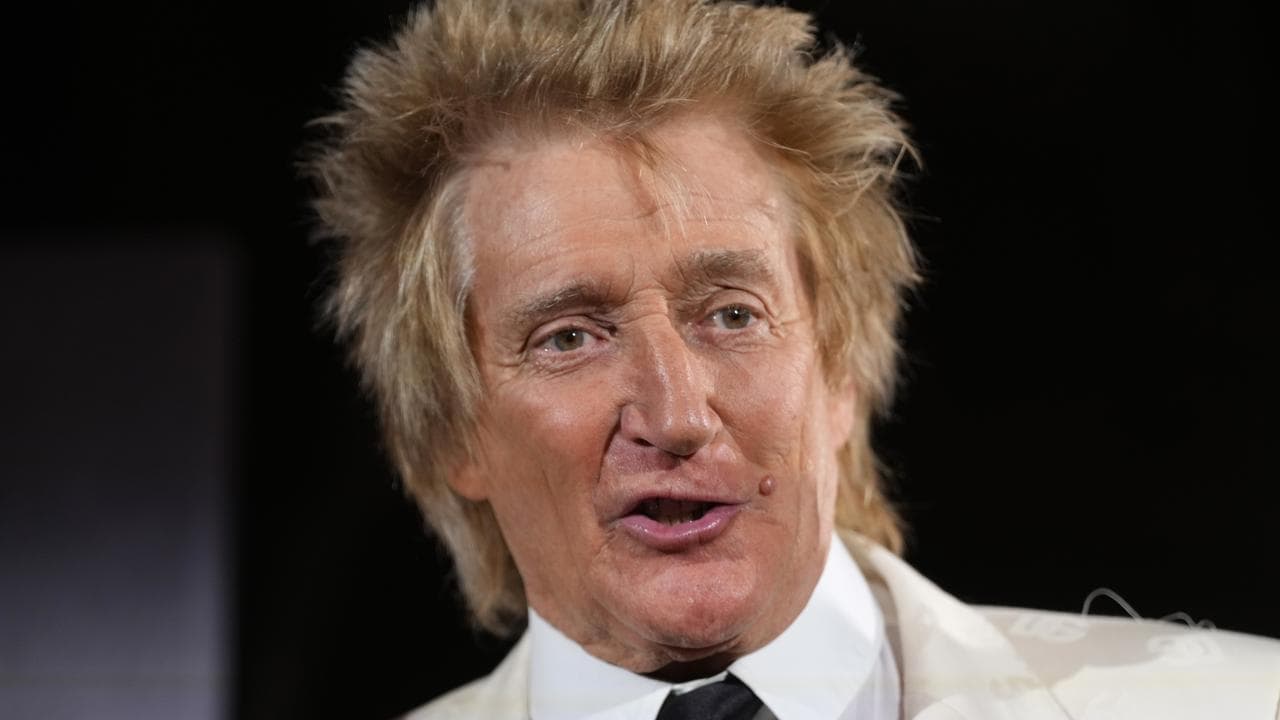 Rod Stewart announces his retirement