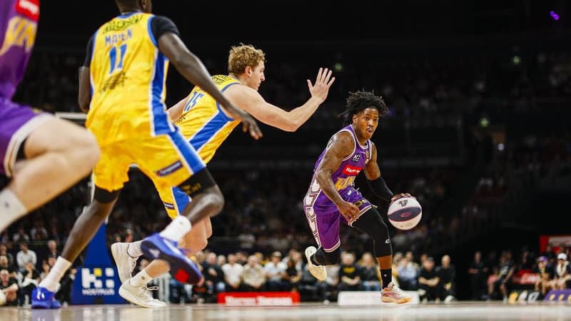 Sydney reel in Brisbane to stay unbeaten in NBL