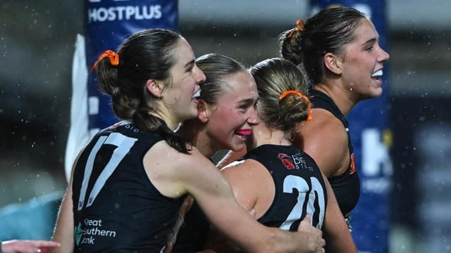 Blues beat torrid conditions as Hawks' AFLW woes worsen