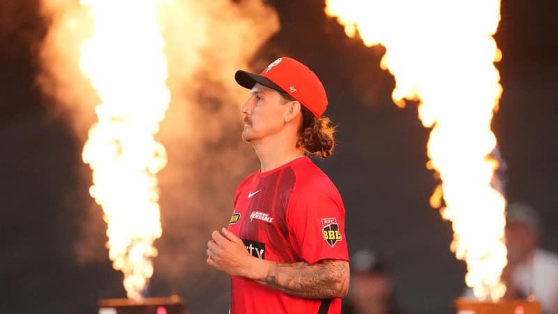 Australia call in two bolters for Tests with star hurt
