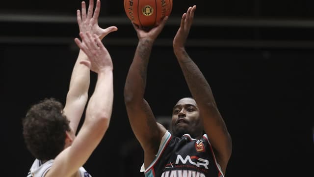 Hawks hammer 36ers in NBL boilover
