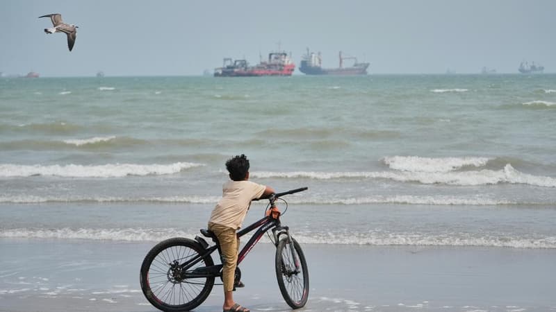 Iran insists conditions be met to reopen oil waterway