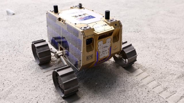 Moonshot: lunar rover gets ready for launch
