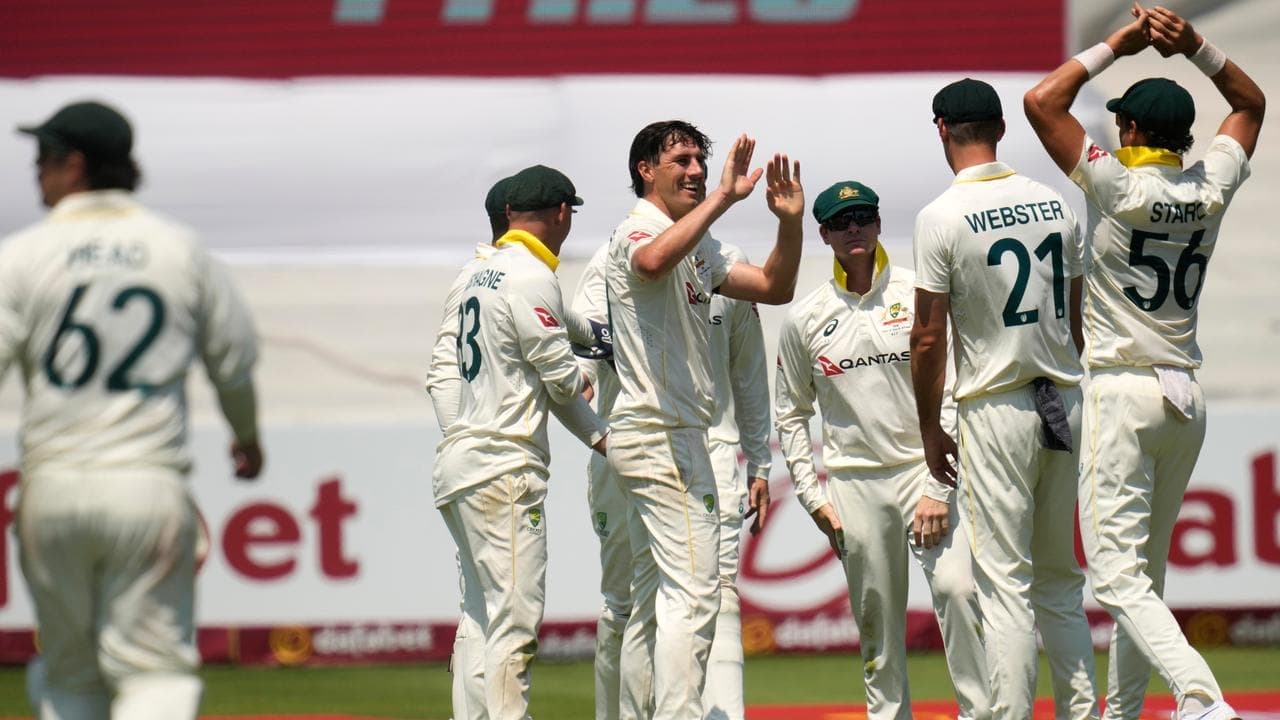 Lightning strikes twice for Smith but darkness an issue