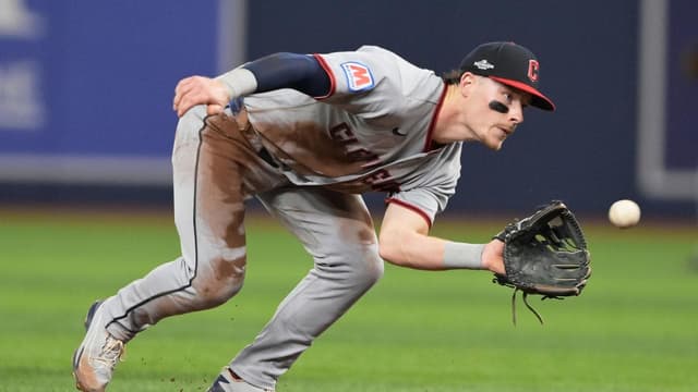 Guardians continue winning streak in baseball playoffs