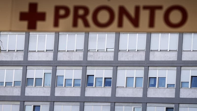Pope eating, recovering after cancer surgery: doctors