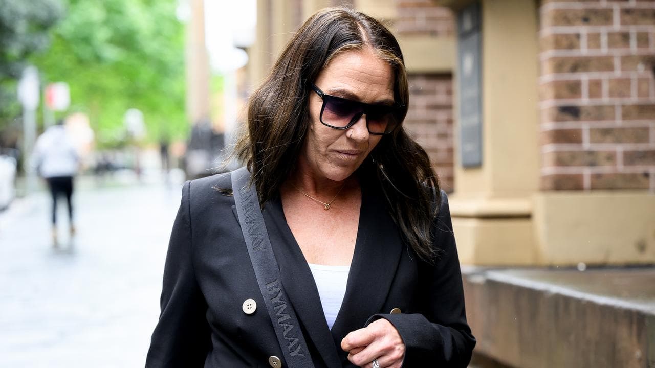 Cop allegedly duped anti-vaxxer to dump victim's phone